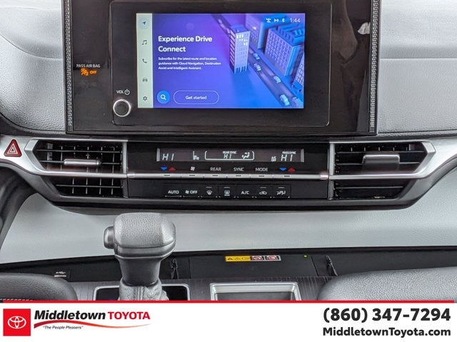 2025 Toyota Sienna LE