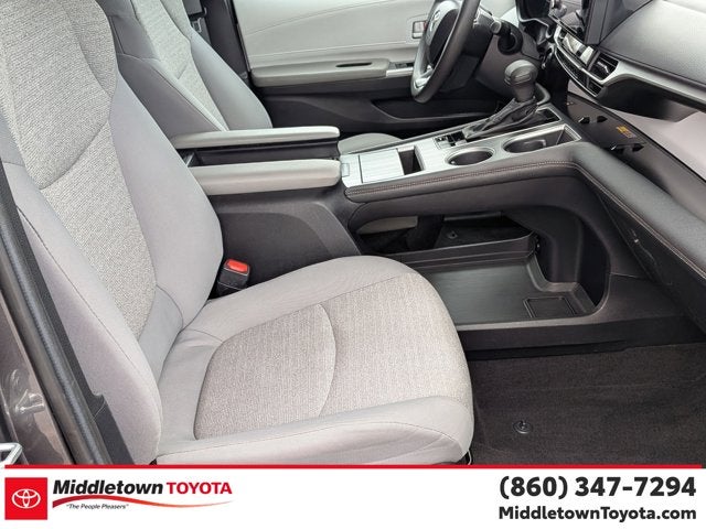 2025 Toyota Sienna LE