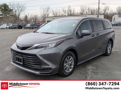 2025 Toyota Sienna LE