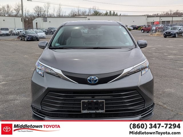 2025 Toyota Sienna LE