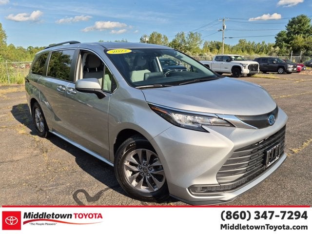 2022 Toyota Sienna LE