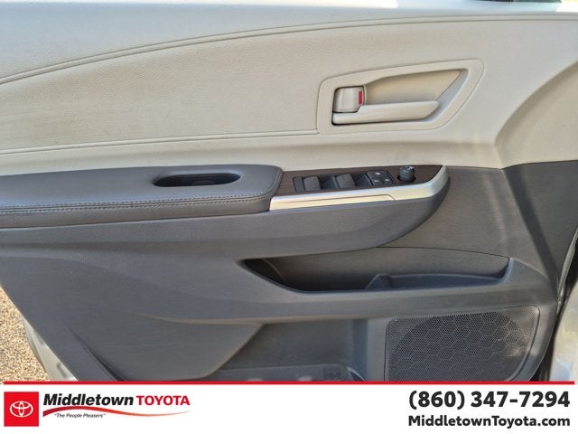 2022 Toyota Sienna LE