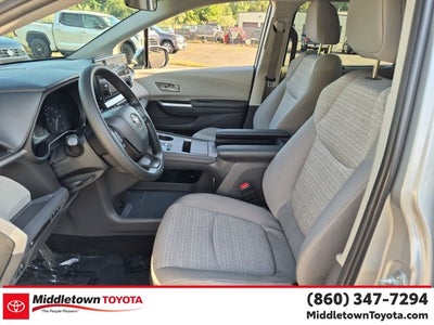 2022 Toyota Sienna LE
