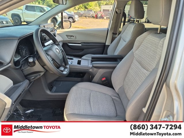 2022 Toyota Sienna LE