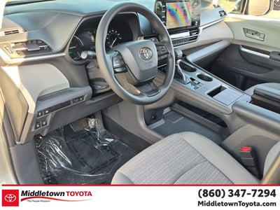 2022 Toyota Sienna LE
