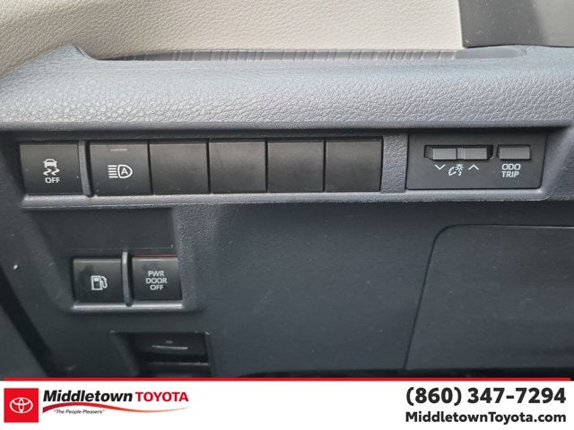 2022 Toyota Sienna LE