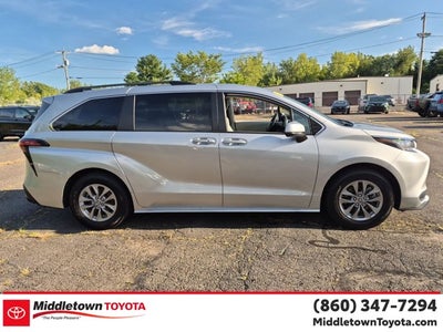 2022 Toyota Sienna LE
