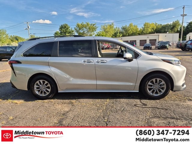 2022 Toyota Sienna LE