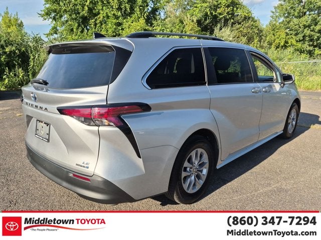 2022 Toyota Sienna LE