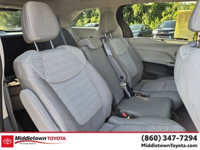 2022 Toyota Sienna LE