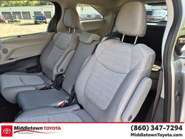 2022 Toyota Sienna LE