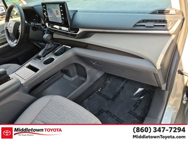 2022 Toyota Sienna LE