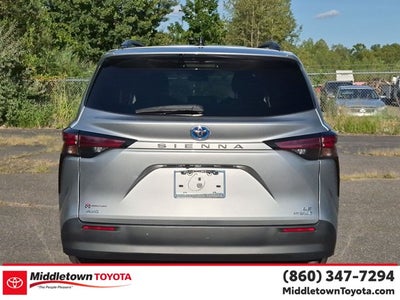 2022 Toyota Sienna LE