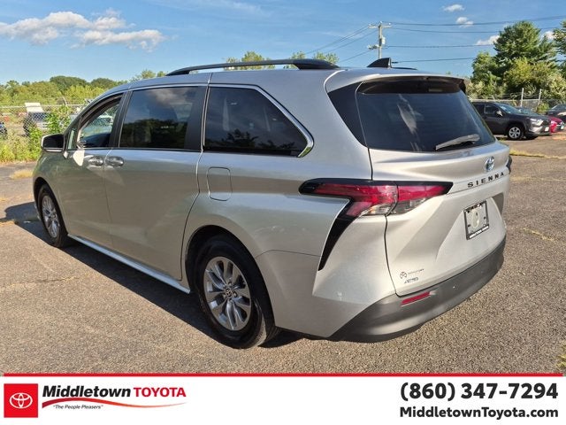 2022 Toyota Sienna LE