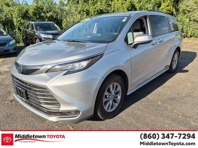 2022 Toyota Sienna LE