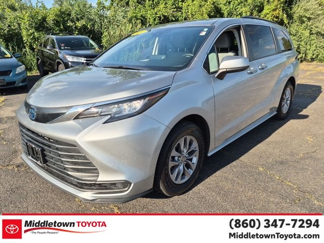 2022 Toyota Sienna LE