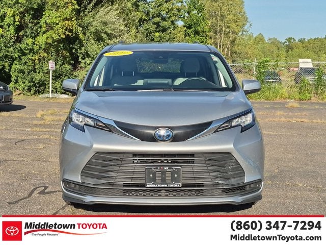 2022 Toyota Sienna LE
