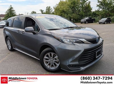 2025 Toyota Sienna LE