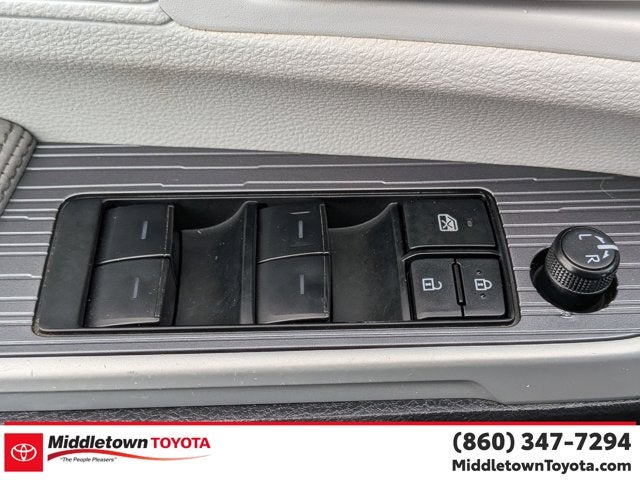 2025 Toyota Sienna LE