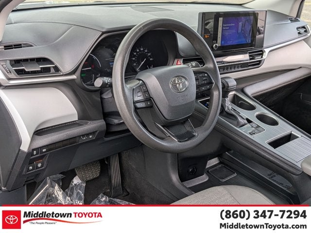 2025 Toyota Sienna LE