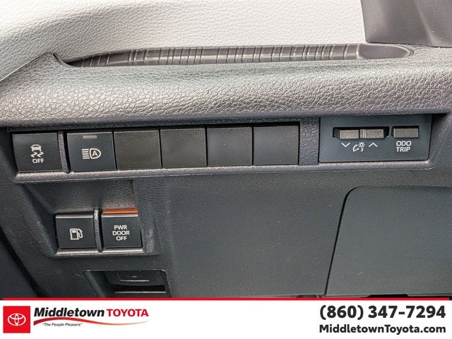 2025 Toyota Sienna LE