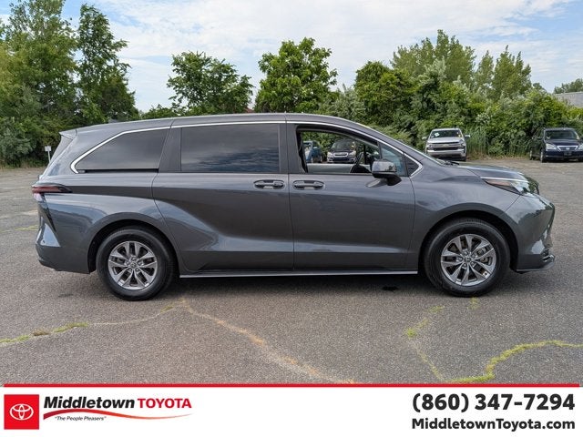 2025 Toyota Sienna LE