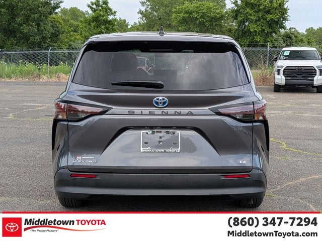 2025 Toyota Sienna LE
