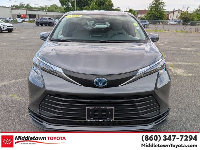 2025 Toyota Sienna LE