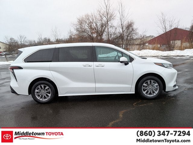 2024 Toyota Sienna XLE